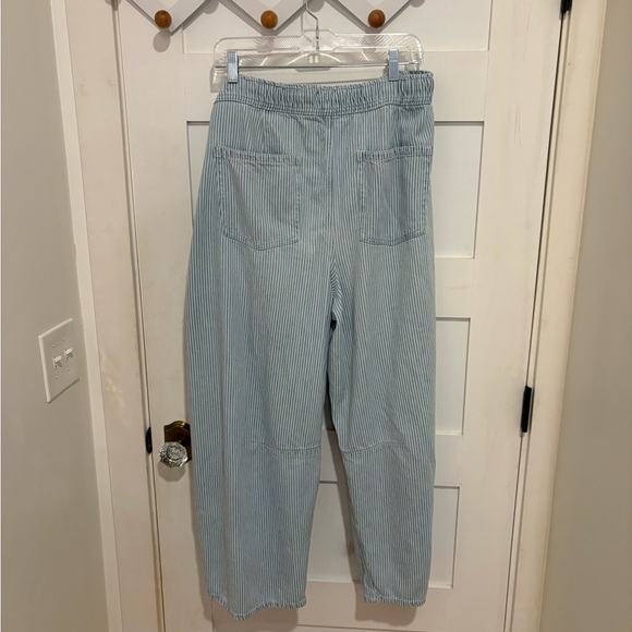 EUC GAP Pull On Barrel Light Blue Striped Pants - Picture 4 of 10